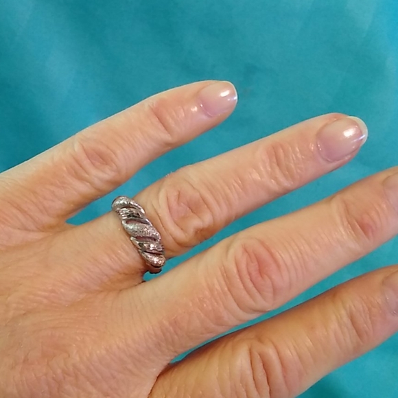 18K White Gold Ring - Picture 5 of 8